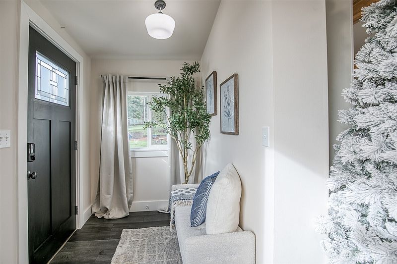5th image of 402 Burleigh