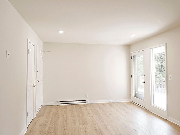 3rd image of 2114 Ivy Rd #6