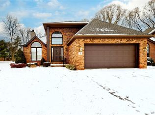 4 Ashby Ct, Williamsville, NY 14221