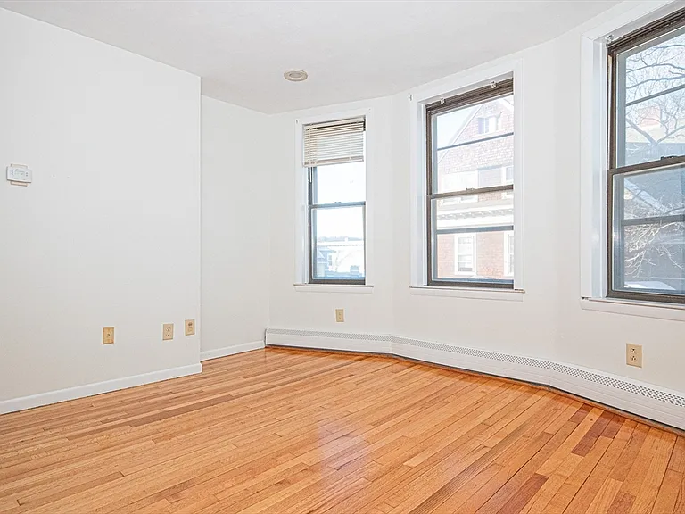 29 William St #22 — Photo 3