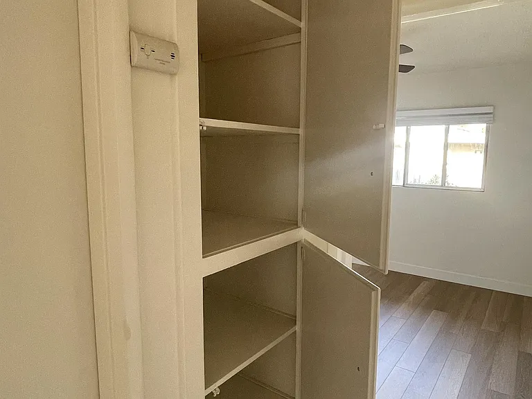 500 E Washington Blvd — Photo 3