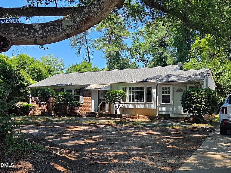3428 Wade Ave — Photo 1