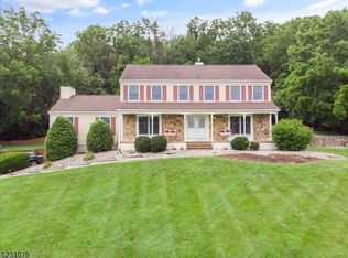 7 Rosewood Ln, Washington, NJ 07882