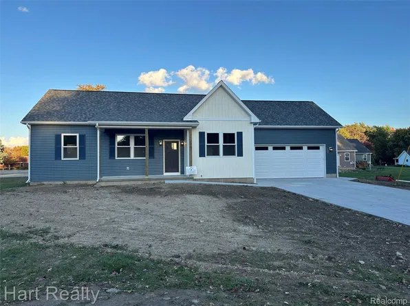 2803 Doyle St, Marlette, MI 48453