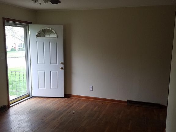 2nd image of 1111 N Luther St