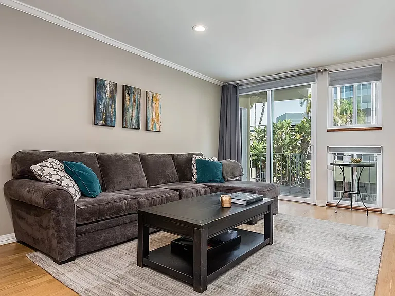 4610 Densmore Ave #6 — Photo 3