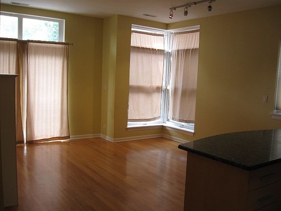 3rd image of 4646 N Beacon St APT 103
