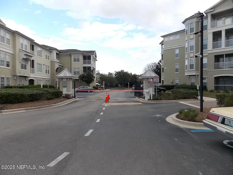 8290 Gate Pkwy W #916 — Photo 6