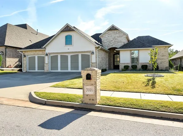 3100 Hunter Crest Dr, Edmond, OK 73034