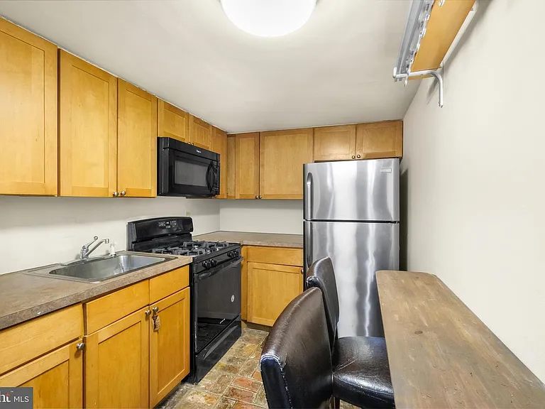 234 Bainbridge St #1B — Photo 4