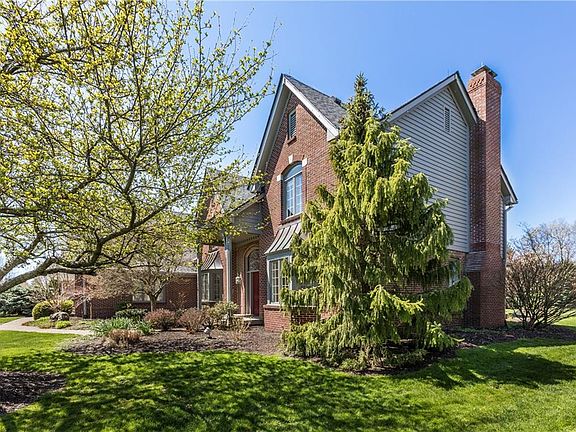 3rd image of 270 Bentley Dr