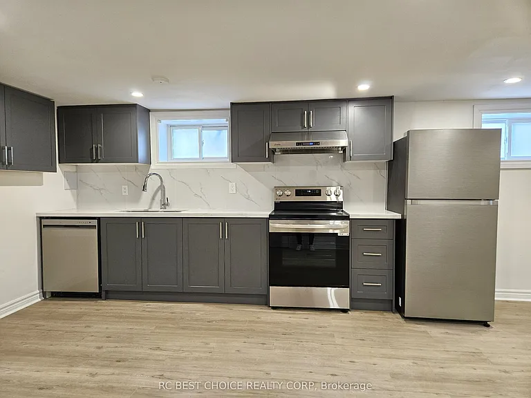 45 Mayall Ave #LOWER — Photo 11
