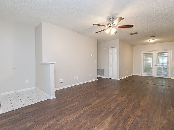 4th image of 226 Regal Park Dr