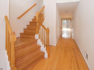 8 Edith Dr #2508, Somerset, NJ 08873