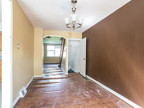 5th image of 109 E Walnut Park Dr