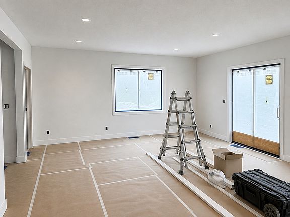 2nd image of 4711 Willow Cir