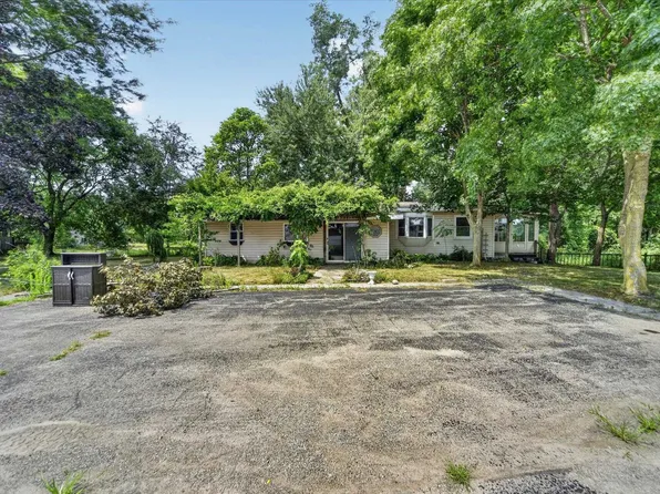 1792 E Lansing Rd, Morrice, MI 48857