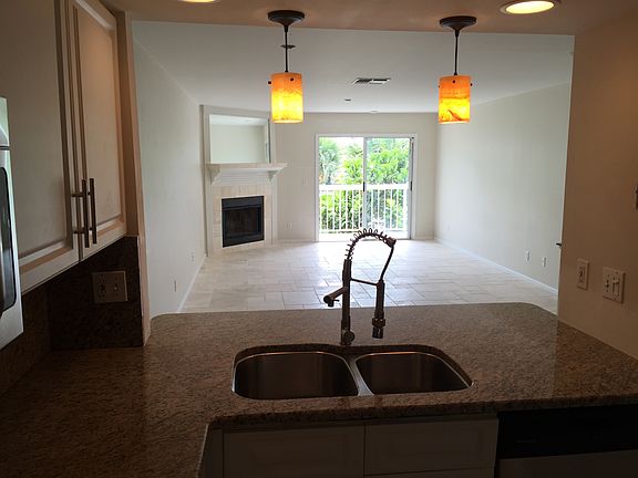 5th image of 403 Madeira Cir