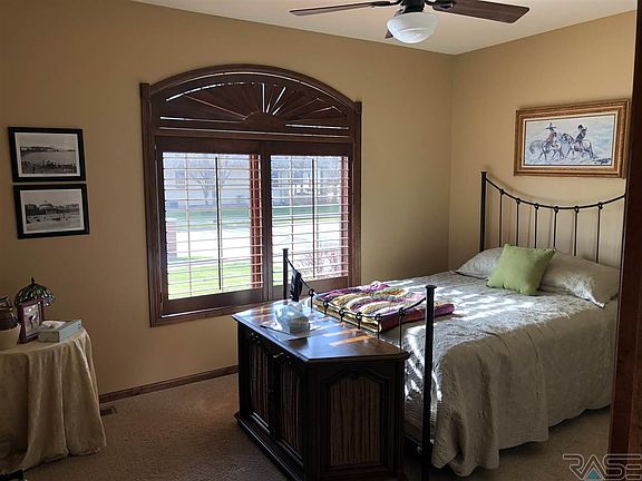 2nd image of 204 E Pinehurst Cir