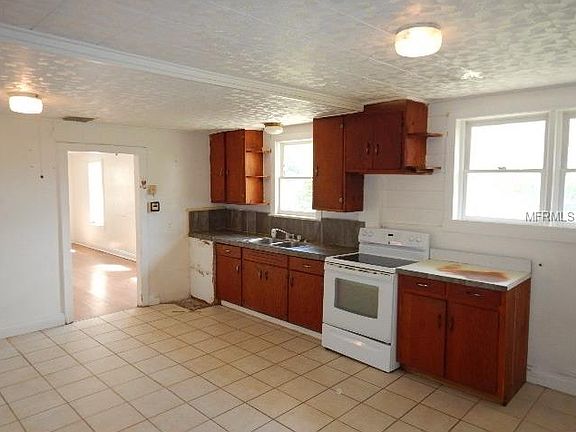 3rd image of 365 E Columbia St