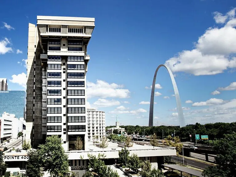 Pointe 400 Apartments — Photo 23