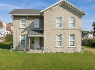 810 E Shawnee St, Freeport, IL 61032