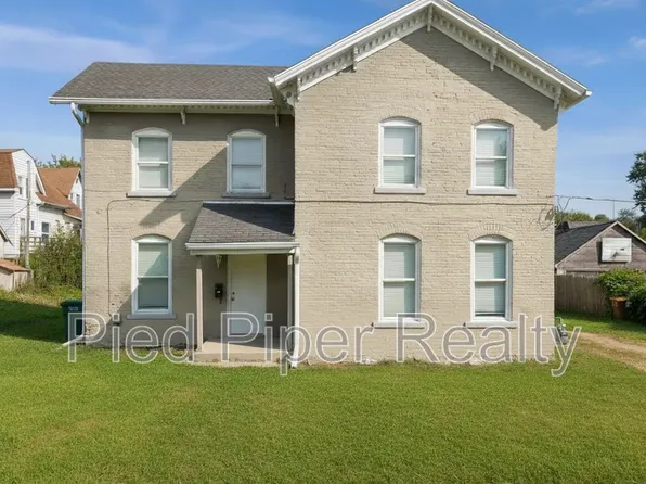 810 E Shawnee St, Freeport, IL 61032