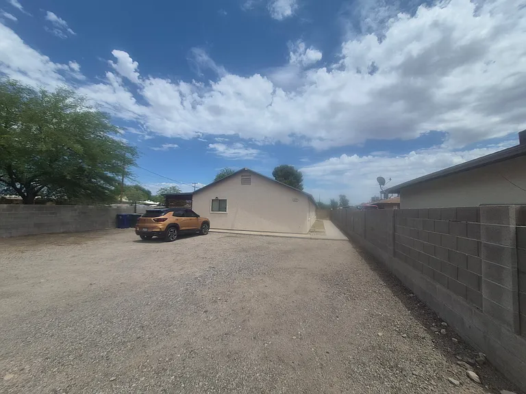 113 W Corona Rd #2 — Photo 6