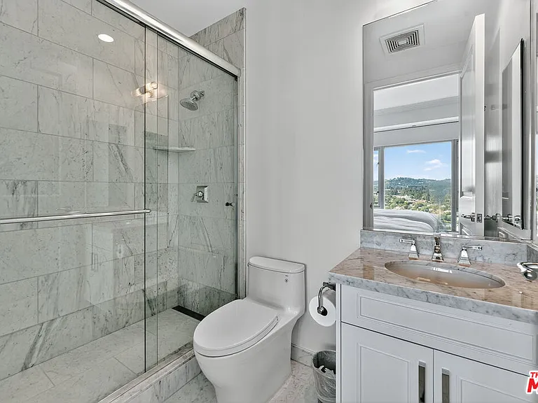10727 Wilshire Blvd #1802 — Photo 20