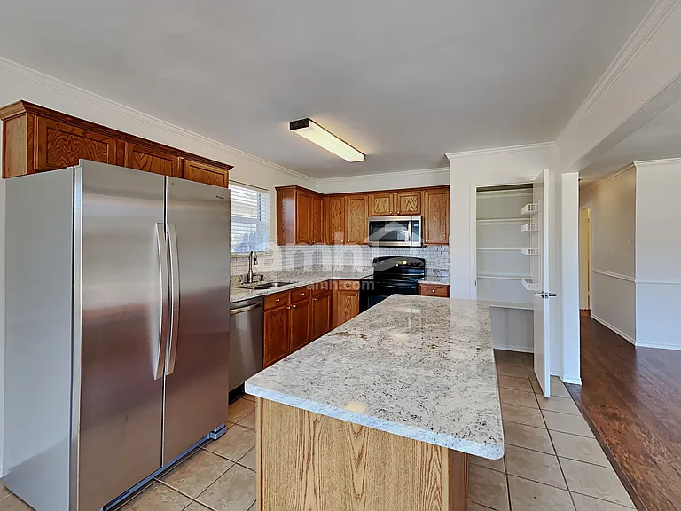 9921 Thomas Jefferson Dr — Photo 3