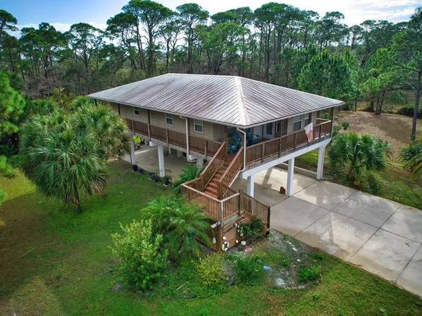 848 W Bay Shore Dr, Eastpoint, FL 32328