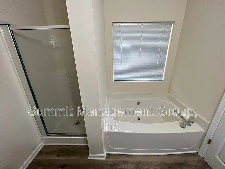 555 Cowan Rd — Photo 16