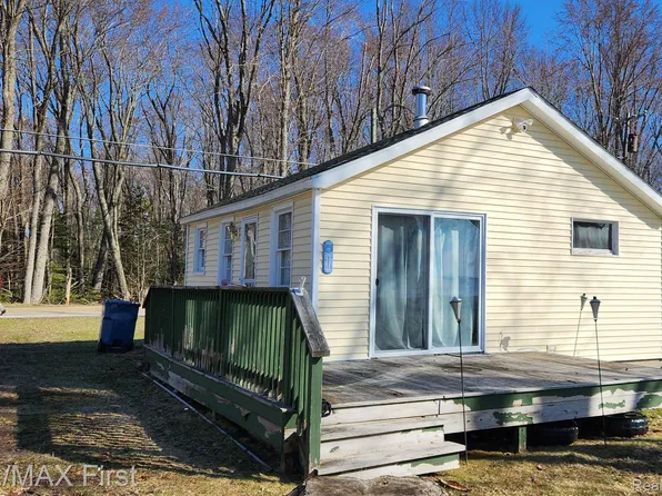 217 Long Point Dr, Houghton Lake, MI 48629