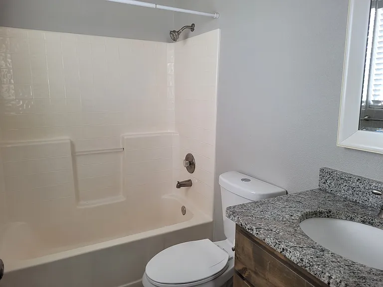 154 E 200 S — Photo 15