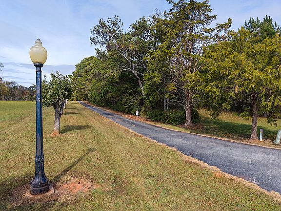 3rd image of 212 Hammond Rd