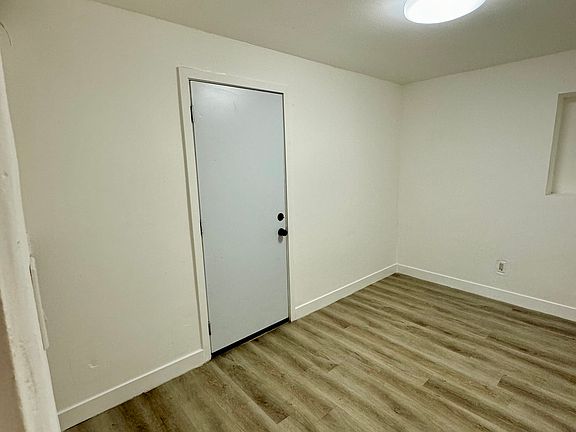5th image of 909 E Mission Rd #B