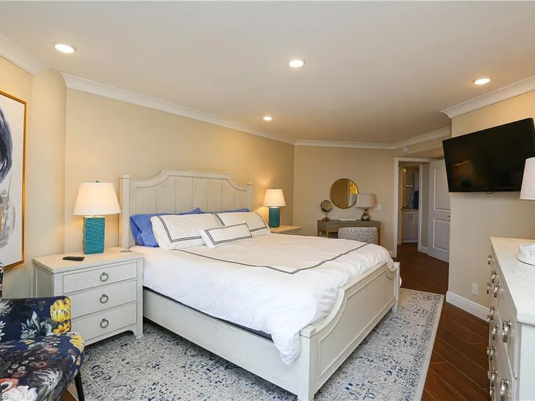 4041 Gulf Shore Blvd N #305 — Photo 20