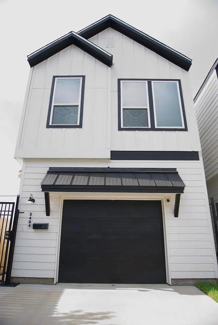 3 bed, 2.5 bath, 1582 sqft, $2,400 — Photo 2