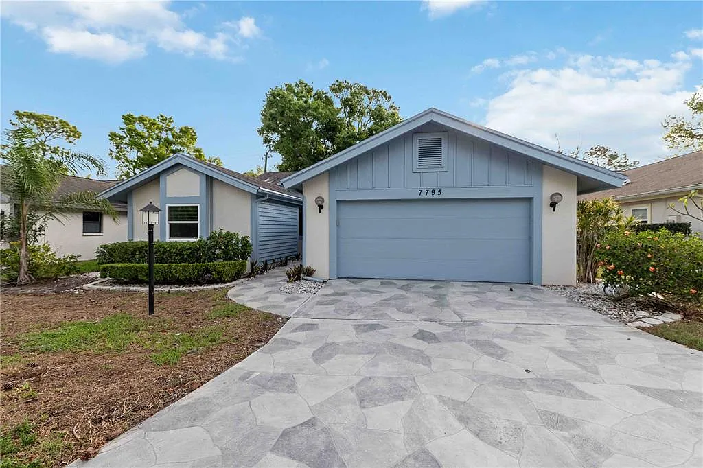 3 bed, 2.0 bath, 2066 sqft, $2,750 — Photo 2
