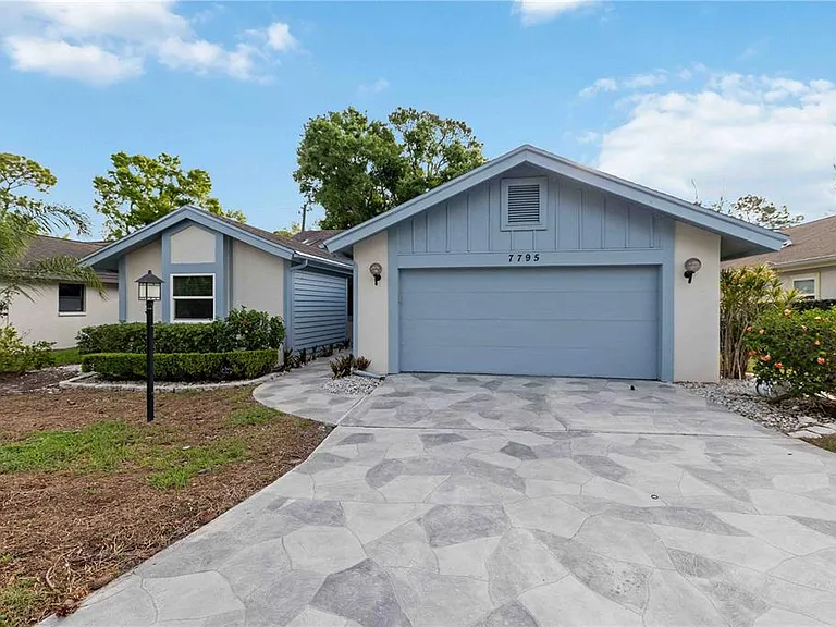 7795 Pine Trace Dr — Photo 2