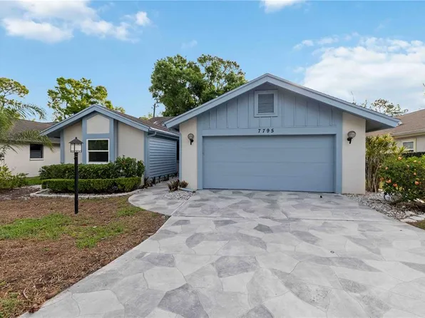 7795 Pine Trace Dr, Sarasota, FL 34243