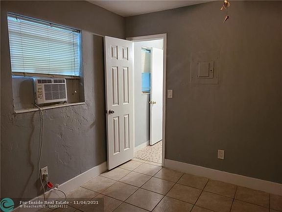 3rd image of 2318 Van Buren St #1
