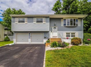62 Barbara Ct, Iselin, NJ 08830