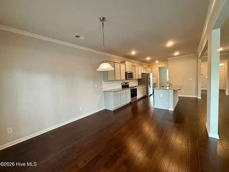 240 Callahan Dr — Photo 7
