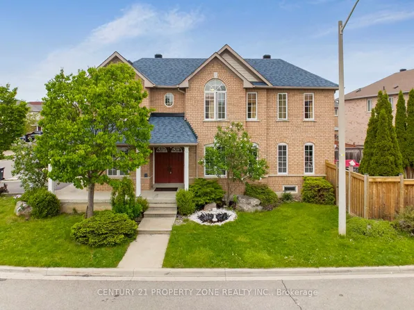29 Oakmeadow Dr, Brampton, ON L7A 2M1