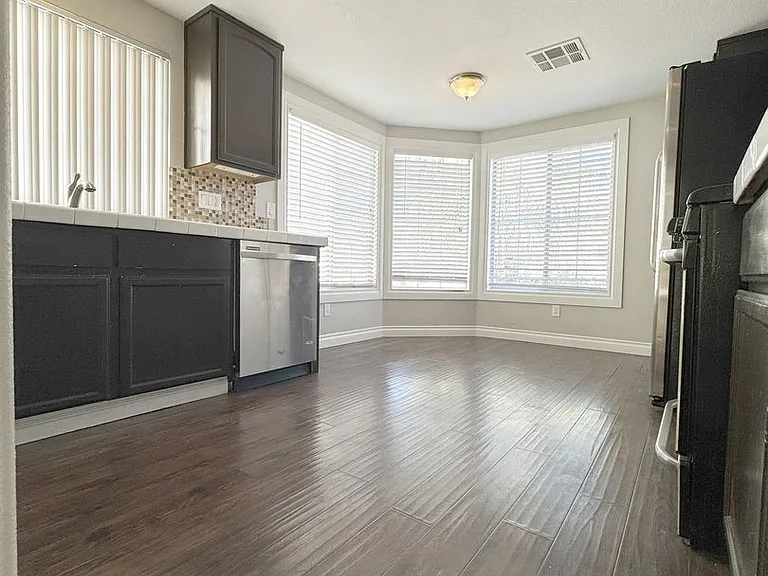 325 Cavalla St — Photo 7