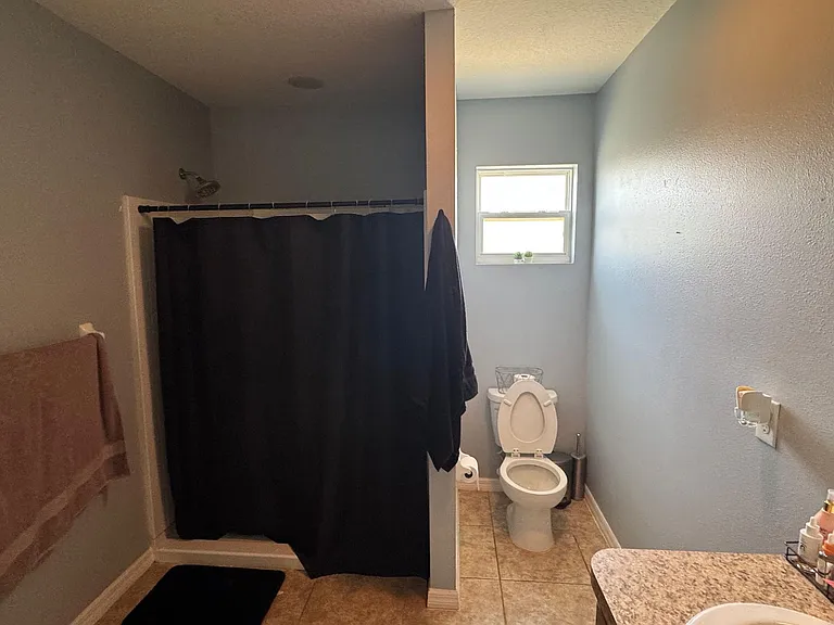 817 Ashentree Dr — Photo 2