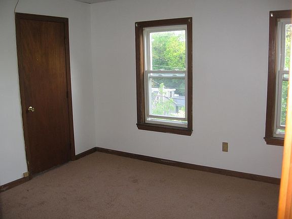 4th image of 68 Centre Ave #3