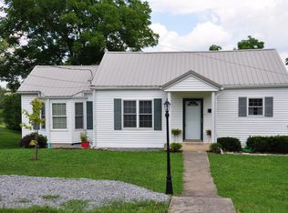 552 Lakeside Dr, Flemingsburg, KY 41041