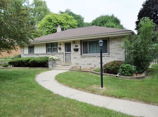 7216 Enfield Ave, Greendale, WI 53129